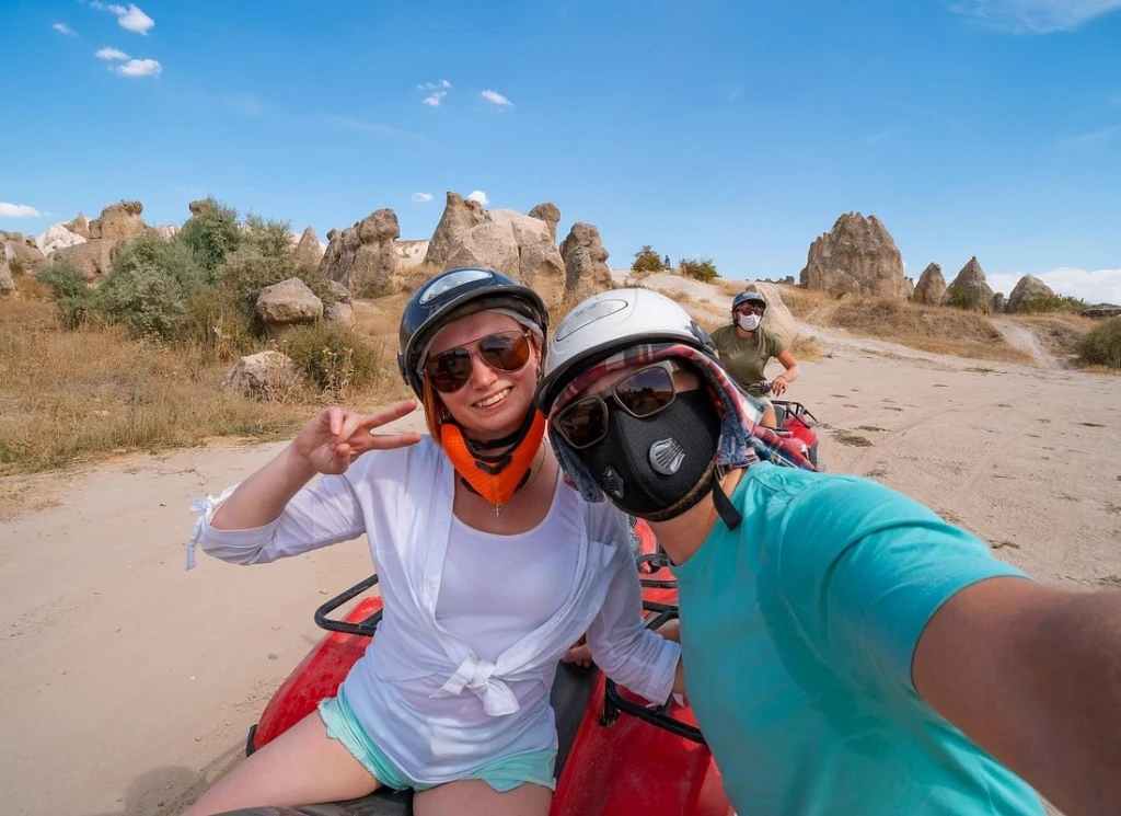 ماجراجویی ATV در کلاه‌فرنگی غروب خورشید