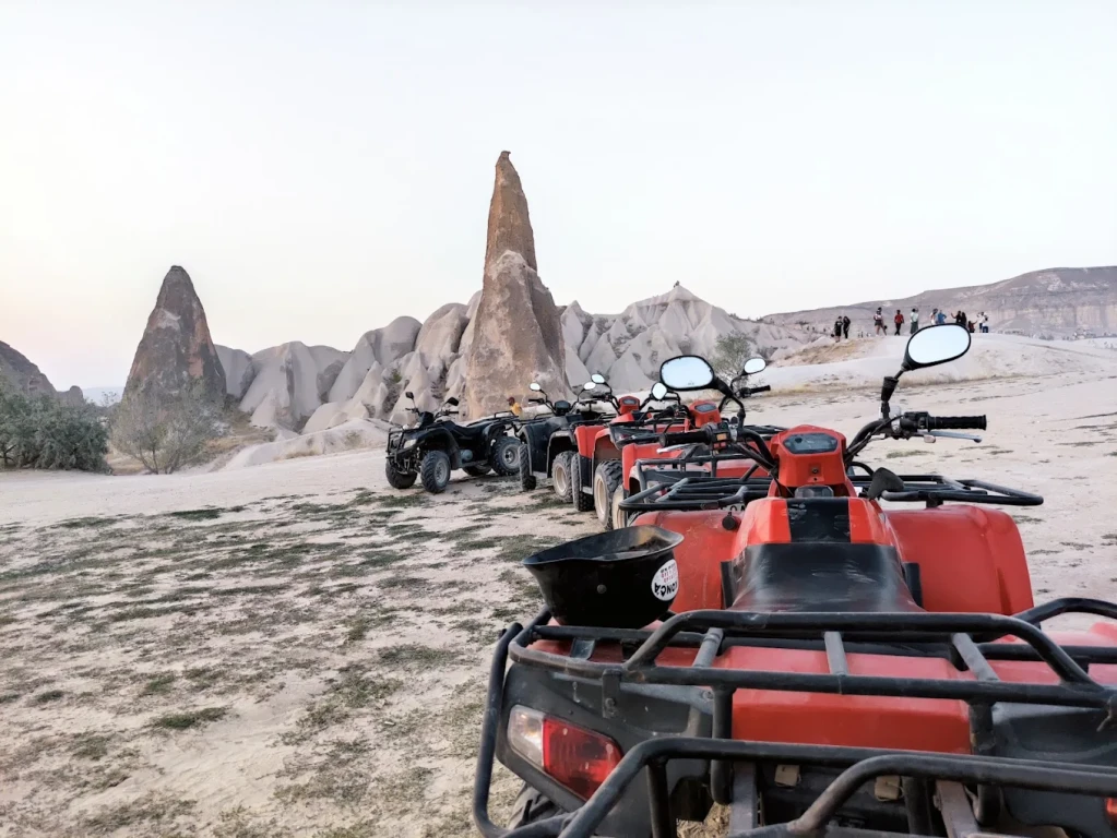 ماجراجویی ATV در کلاه‌فرنگی غروب خورشید