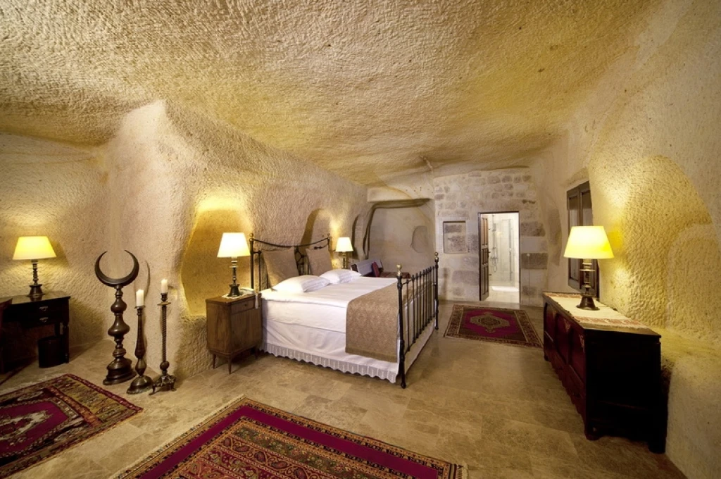 Tour de 2 días por Capadocia desde Estambul con vuelos y hotel en cueva