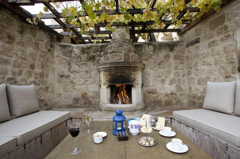 Tour de 2 días por Capadocia desde Estambul con vuelos y hotel en cueva