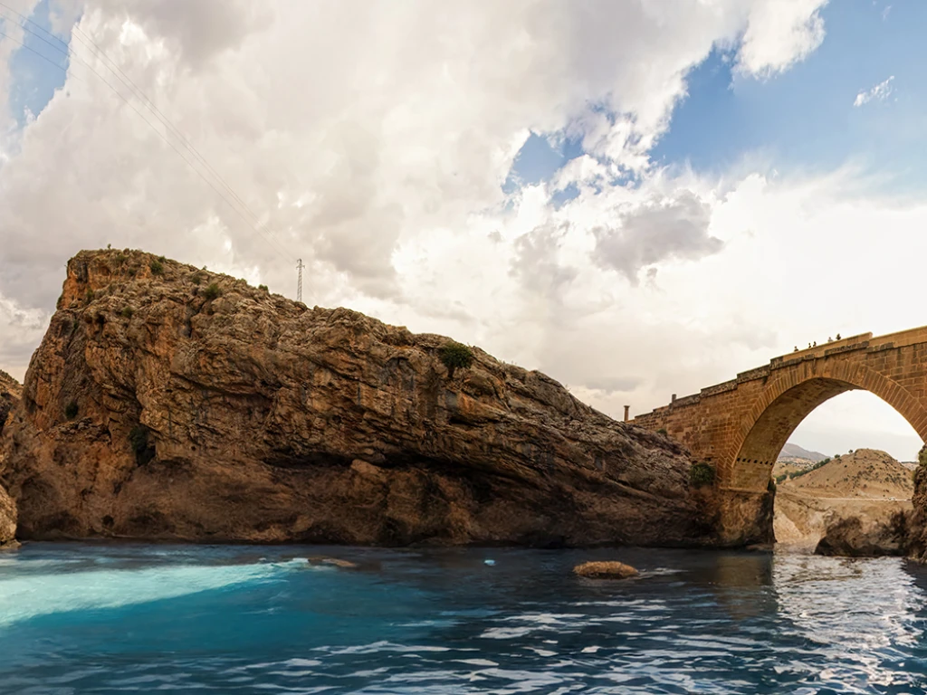 УЧАСТИЕ В КЛАССИЧЕСКОМ ТУРЕ ГАП С ПРЕВОЗКОЙ НА САМОЛЕТЕ (3 НОЧИ ПРОЖИВАНИЕ В ОТЕЛЕ)
