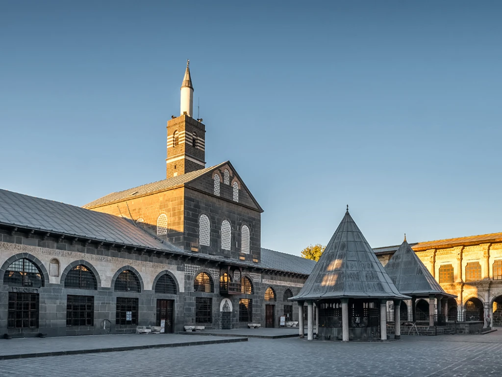 УЧАСТИЕ В КЛАССИЧЕСКОМ ТУРЕ ГАП С ПРЕВОЗКОЙ НА САМОЛЕТЕ (3 НОЧИ ПРОЖИВАНИЕ В ОТЕЛЕ)