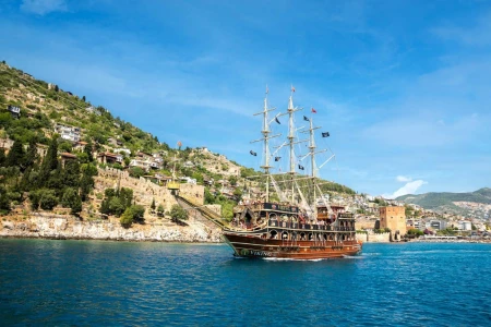 Excursión en barco pirata en Alanya: aventura costera todo incluido y fiesta de espuma