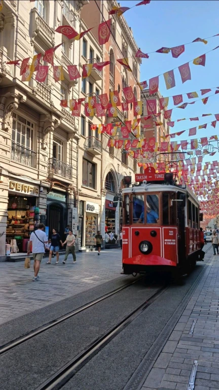 Istanbul: Galata, Taksim, Istiklal & Karaköy Walking Tour