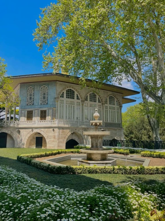 Istanbul: Topkapi Palace and Harem Museum Tour with Ticket