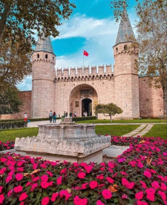 Istanbul: Topkapi Palace and Harem Museum Tour with Ticket