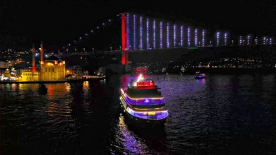 Istanbul: Pelayaran Makan Malam di Bosphorus Termasuk Minuman dengan Penghantaran