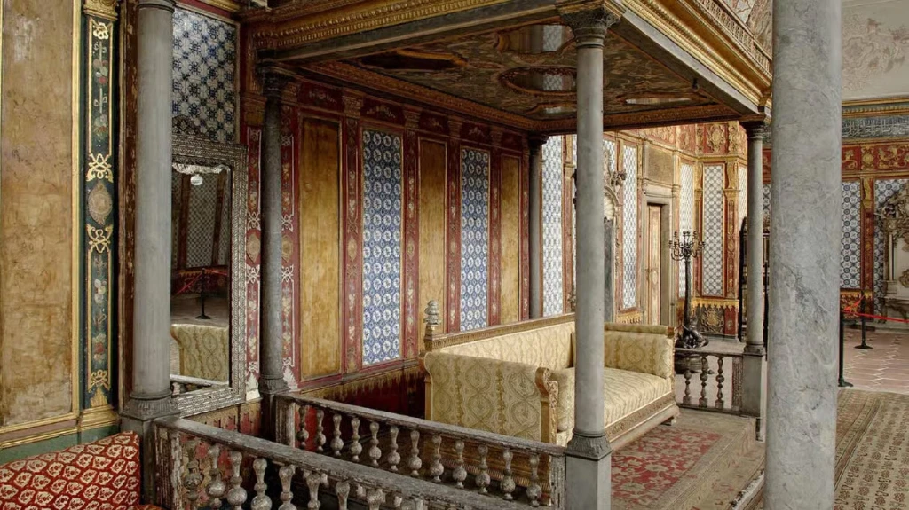 Topkapi Palace Entrance, Skip-the-Line SMALL GROUP