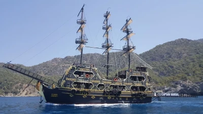 Korsan Teknesi ile Ölüdeniz Kelebekler Vadisi Tekne Turu