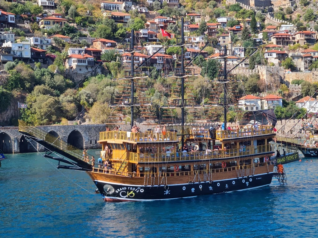 Side: Alanya Castle, Dim River & Boat Day Tour