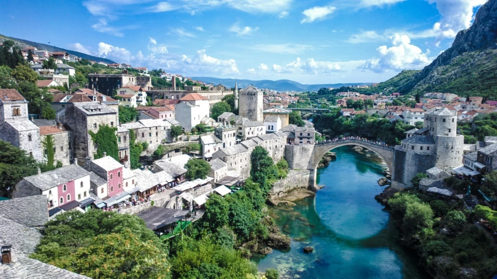 Kosovalı Büyük Balkanlar Turu AJet ile Extra Turlar ve Akşam Yemekleri Dahil TZL-SKP