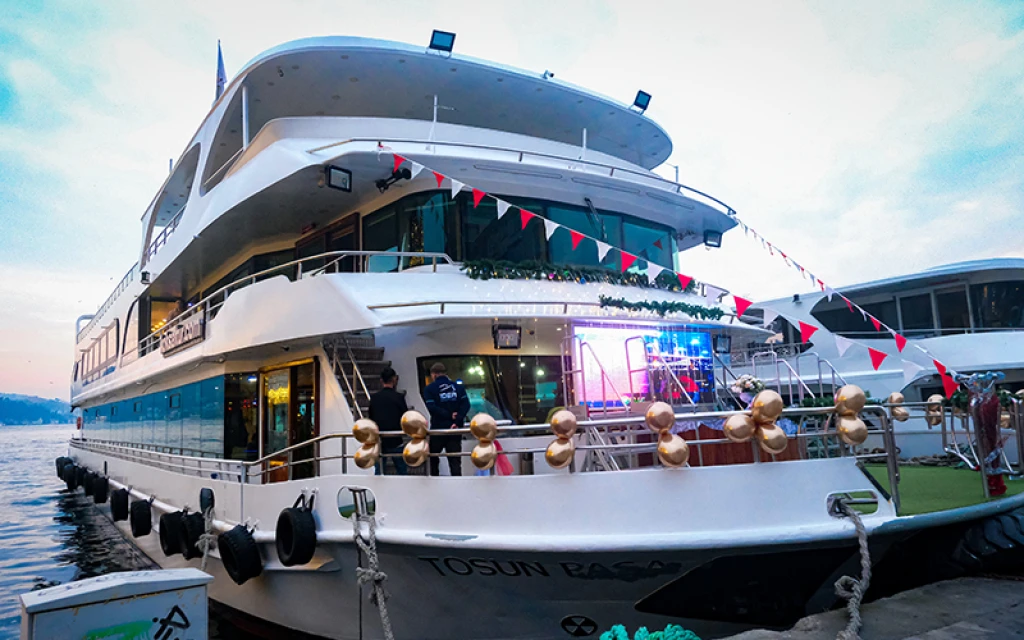 Bosphorus Cruise with Dinner and Entertainment ( Unlimited Soft Drinks)