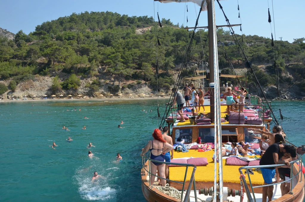 Κρουαζιέρα Σκάφους στην Κουσάντησι