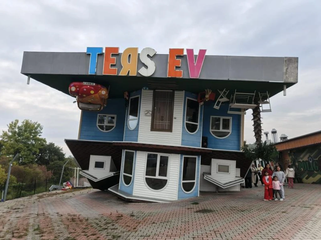 ORMANYA - MAŞUKİYE - HOBBITHÄUSER