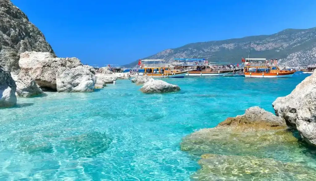 Side: Suluada Crystal Bays Boat Trip with Lunch