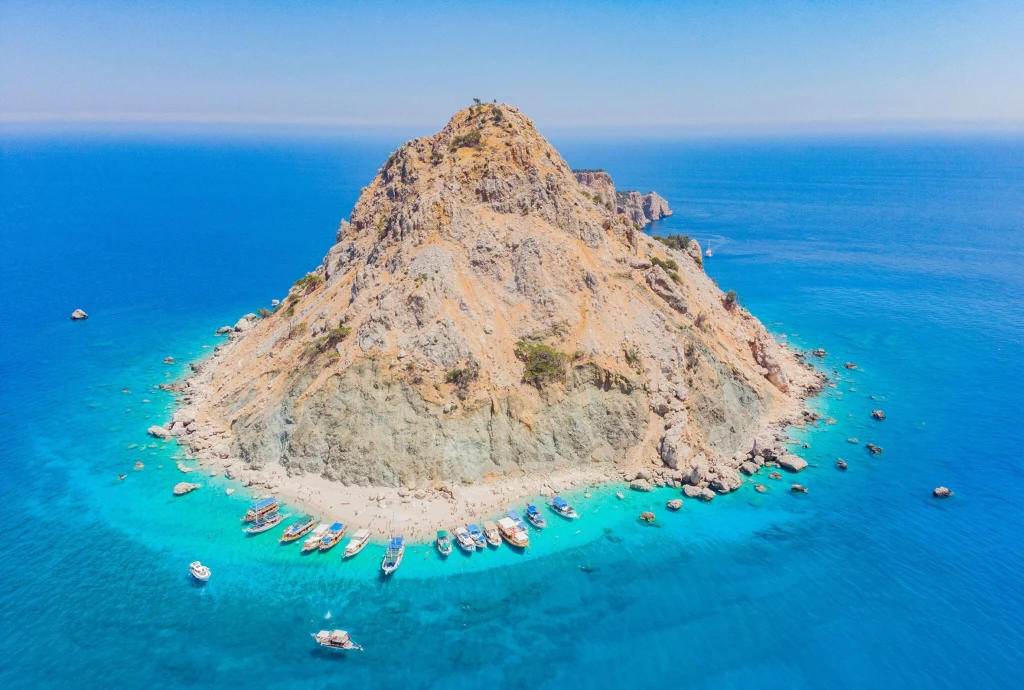 Side: Suluada Crystal Bays Boat Trip with Lunch