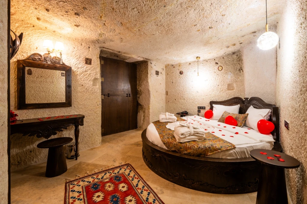 Kapadokya Havuzlu Cave Suite 103 | Romantik Balayı Deneyimi