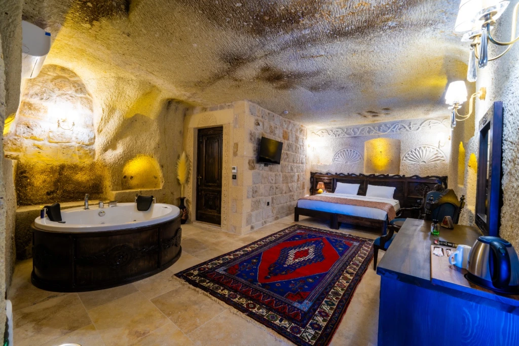Kapadokya Balayı Odası 104 | Jakuzili Romantik Cave Suite | Aurelia Cave Suites