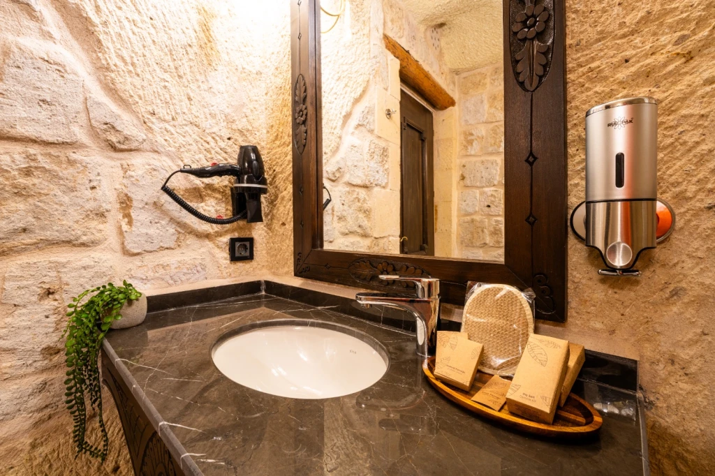 Kapadokya Balayı Odası 104 | Jakuzili Romantik Cave Suite | Aurelia Cave Suites