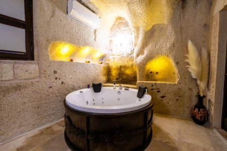 Kapadokya Balayı Odası 104 | Jakuzili Romantik Cave Suite | Aurelia Cave Suites