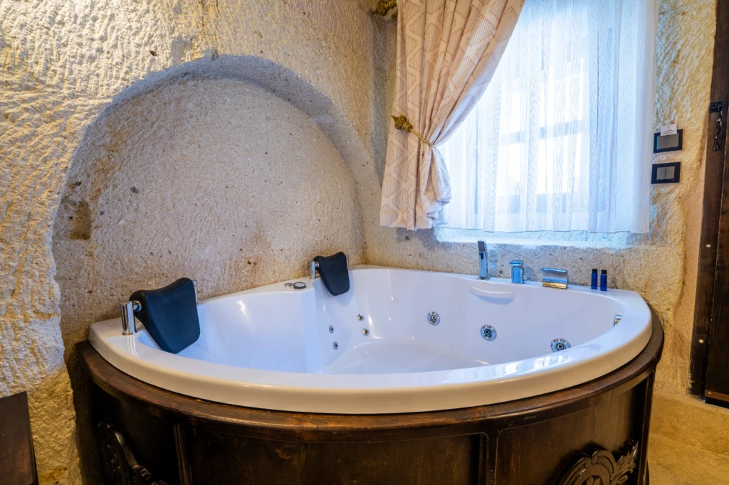 Kapadokya Balayı Odası 201 | Özel Jakuzili Cave Room | Aurelia Cave Suites