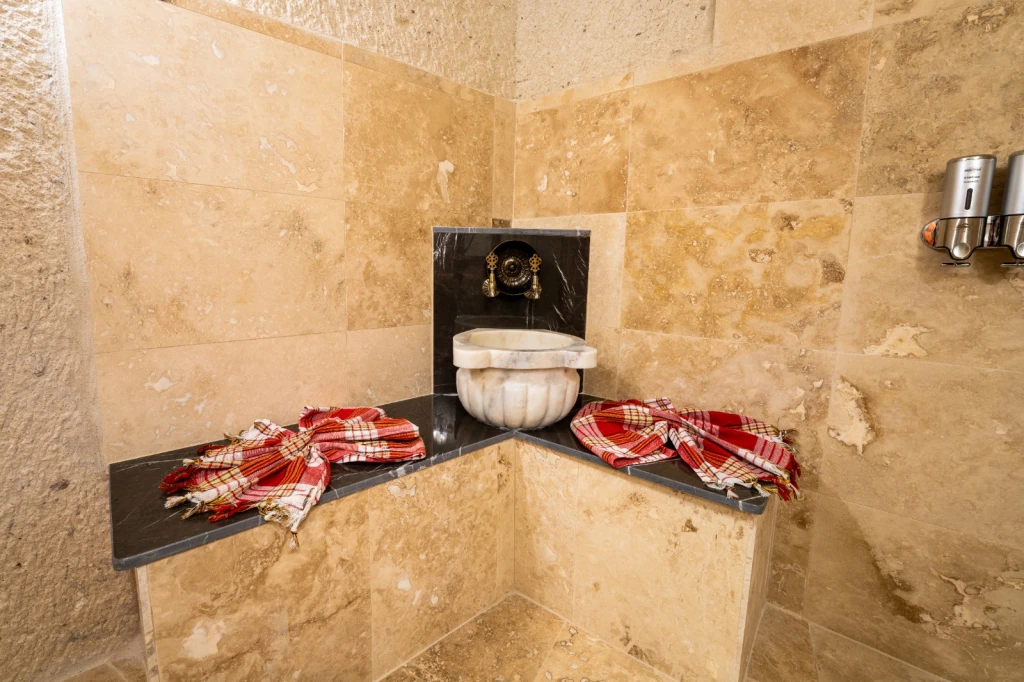 Kapadokya Balayı Odası 201 | Özel Jakuzili Cave Room | Aurelia Cave Suites