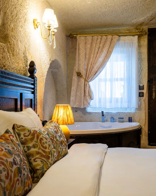 Kapadokya Balayı Odası 201 | Özel Jakuzili Cave Room | Aurelia Cave Suites
