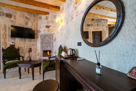 Kapadokya Balayı Odası 301 | Teraslı Jakuzili Taş Suite | Aurelia Cave Suites