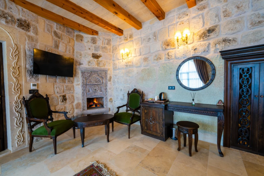 Kapadokya Balayı Odası 301 | Teraslı Jakuzili Taş Suite | Aurelia Cave Suites