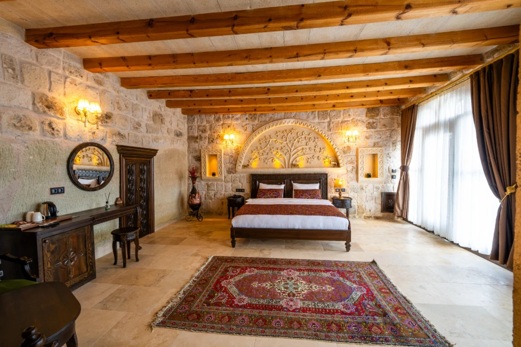 Kapadokya Balayı Odası 301 | Teraslı Jakuzili Taş Suite | Aurelia Cave Suites