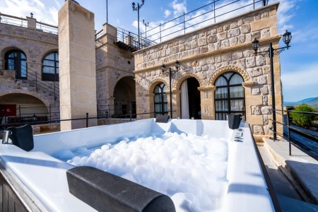 Kapadokya Balayı Suite 204 | Özel Teras & 6 Kişilik Outdoor Jakuzi | Aurelia Cave Suites