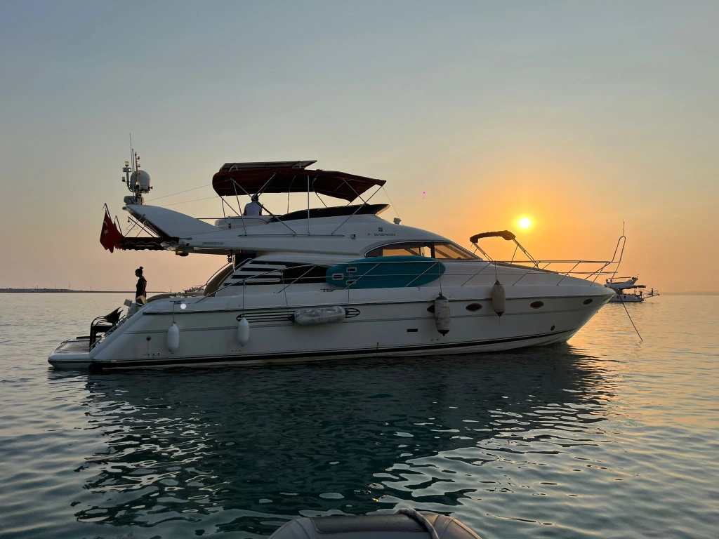 Side: Vip Yacht Cruise from River to Sea with Lunch