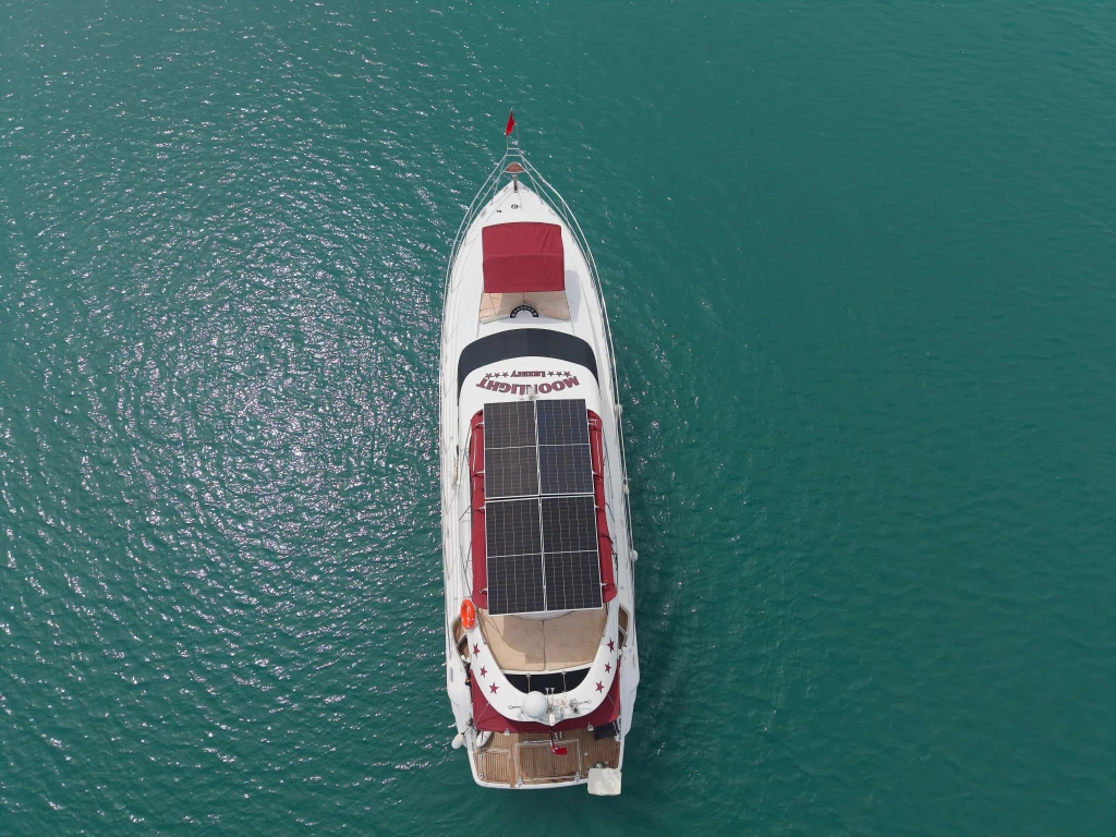 Side: Vip Yacht Cruise from River to Sea with Lunch