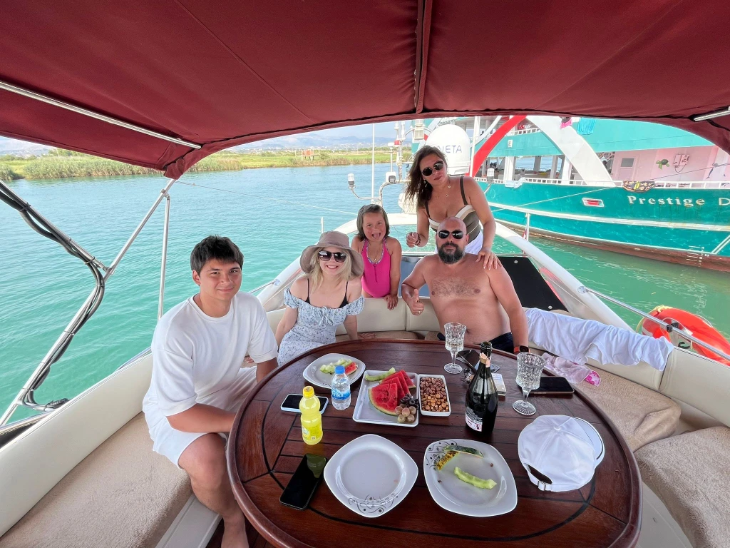 Side: Vip Yacht Cruise from River to Sea with Lunch