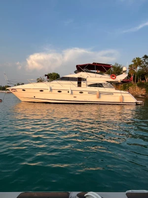 Side: Vip Yacht Cruise from River to Sea with Lunch