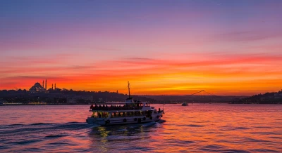Sunset Bosphorus Cruise: Scenic Istanbul Sailing with Local Insights