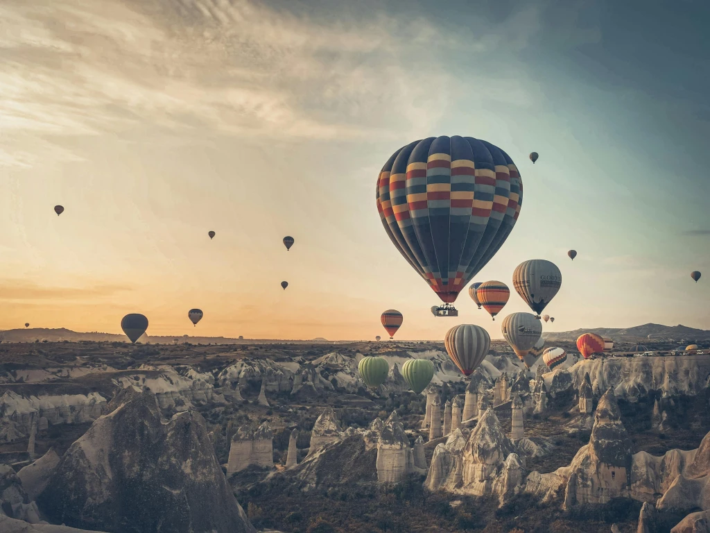 Hot Air Balloon : Fairychimneys