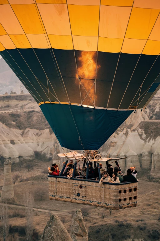 Hot Air Balloon : Fairychimneys