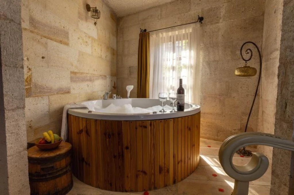 Eagle Cave Hotel 101 | Geniş Teraslı Balayı Konaklaması