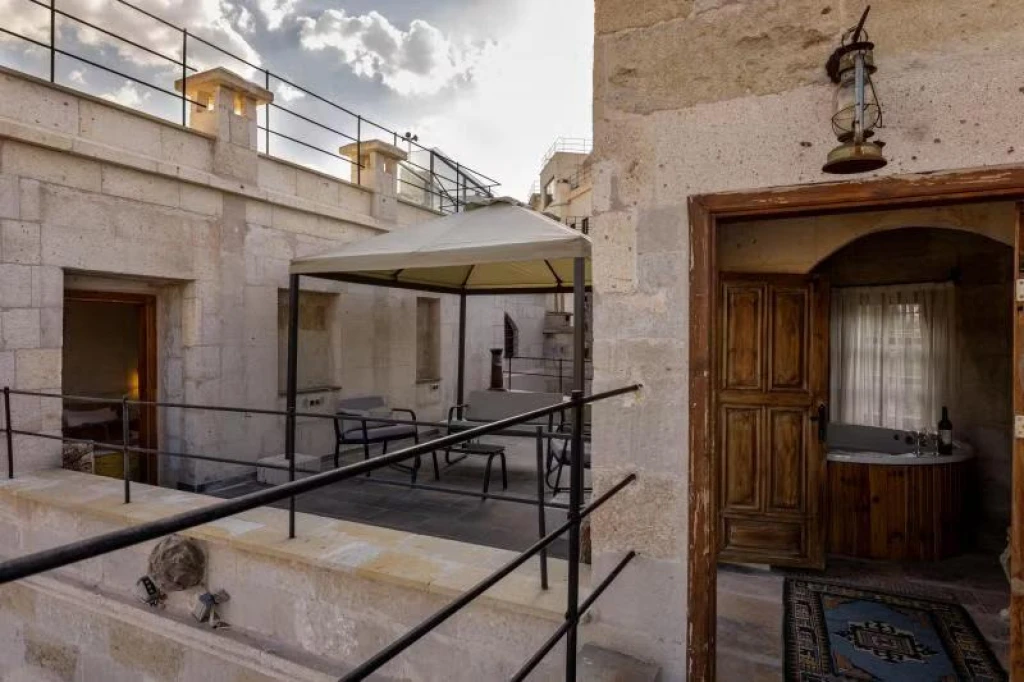 Eagle Cave Hotel 101 | Geniş Teraslı Balayı Konaklaması