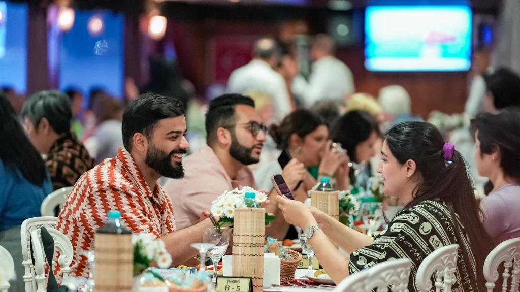 İSTANBUL BOĞAZI AKŞAM YEMEĞİ TEKNE TURU VİP ARAÇLAR İLE GİDİŞ DÖNÜŞ ULAŞIM DAHİL