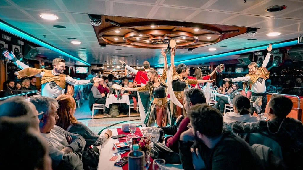 İSTANBUL BOĞAZI AKŞAM YEMEĞİ TEKNE TURU VİP ARAÇLAR İLE GİDİŞ DÖNÜŞ ULAŞIM DAHİL