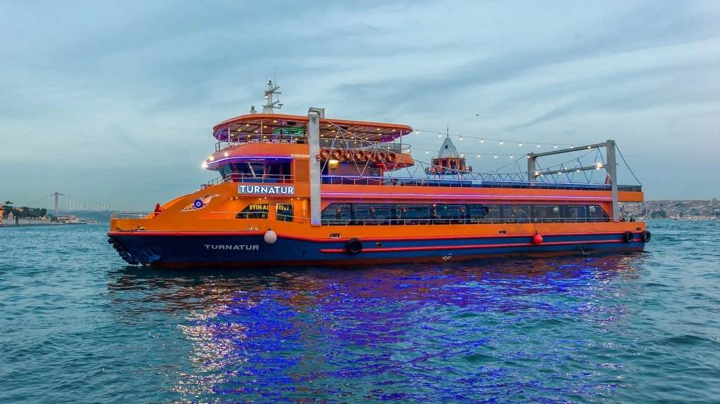 İSTANBUL BOĞAZI AKŞAM YEMEĞİ TEKNE TURU VİP ARAÇLAR İLE GİDİŞ DÖNÜŞ ULAŞIM DAHİL