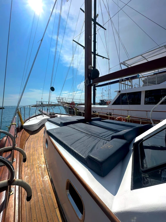 Side: VİP Gulet Yacht Cruise from River to Sea with Lunch