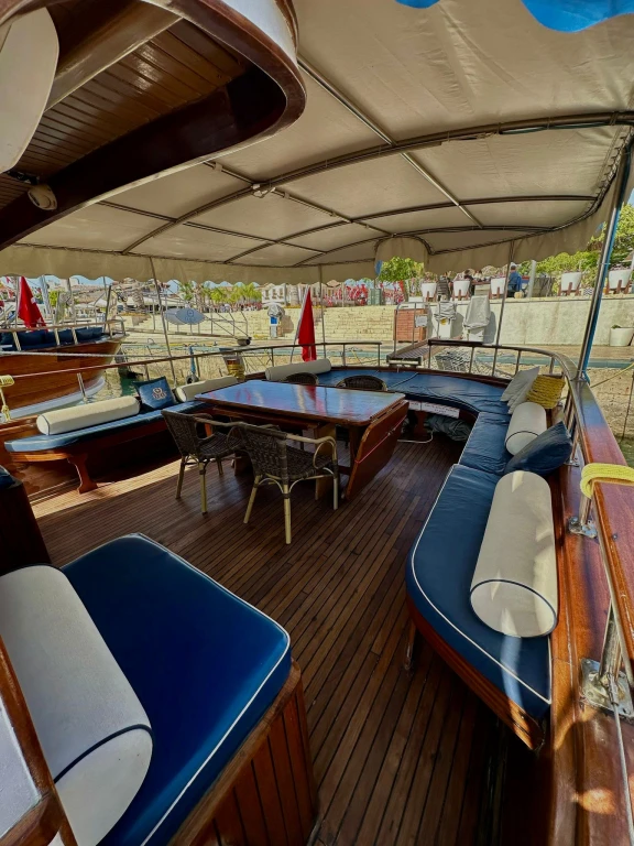 Side: VİP Gulet Yacht Cruise from River to Sea with Lunch
