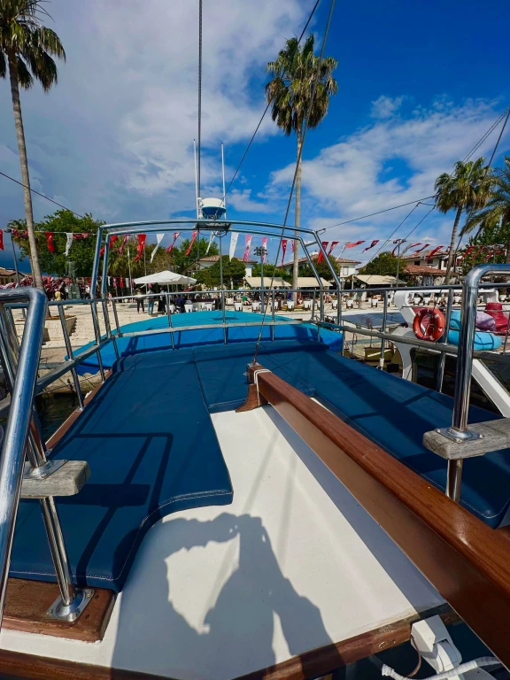 Side: VİP Gulet Yacht Cruise from River to Sea with Lunch