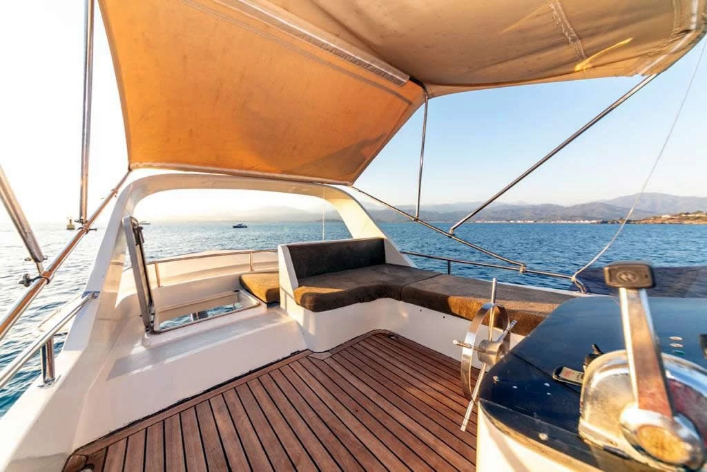 Side: VİP  Yacht Cruise with Lunch