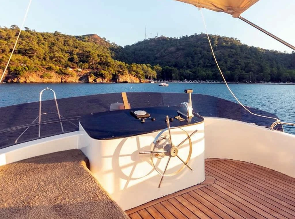 Side: VİP  Yacht Cruise with Lunch