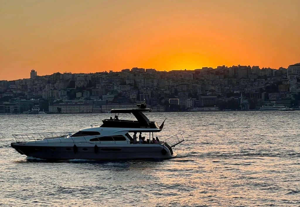 Istanbul Sunset Bosphorus Cruise – Yacht Snacks & Drinks by IBO TOUR