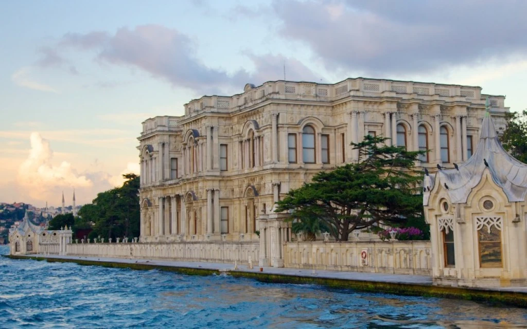 Beylerbeyi Paleis & Twee Continenten Tour door SHE TOUR